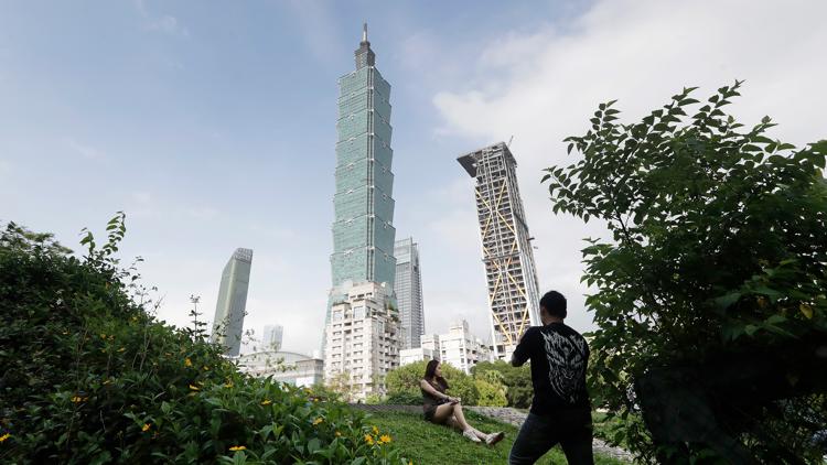 Alex Honnold's climb of Taipei 101 skyscraper delayed by 24 hours
