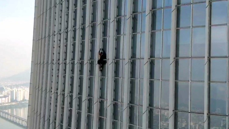 British man detained after climbing 72nd floor of Seoul skyscraper