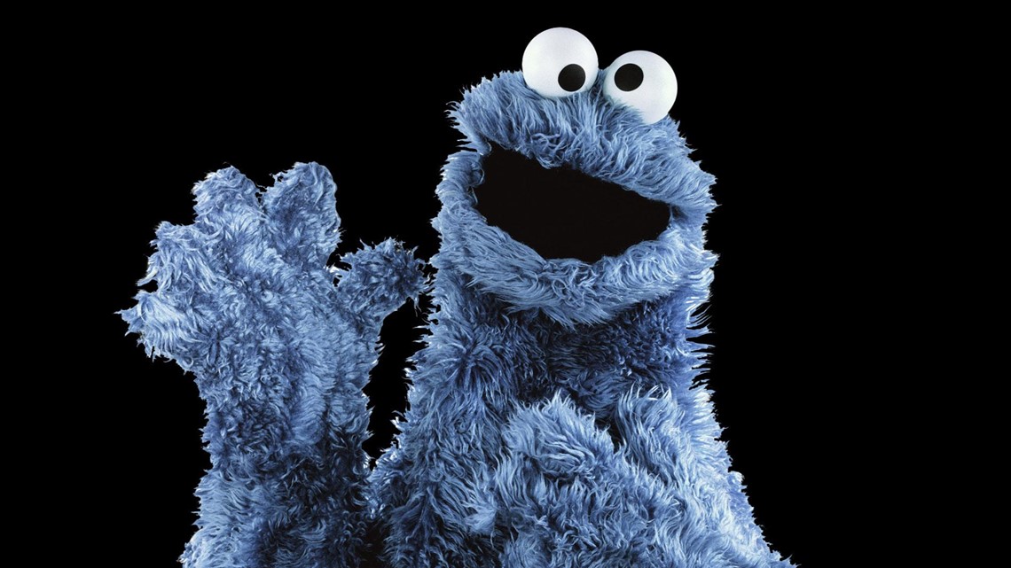   Even Cookie Monster tweeted about the boulder, saying, ̶...