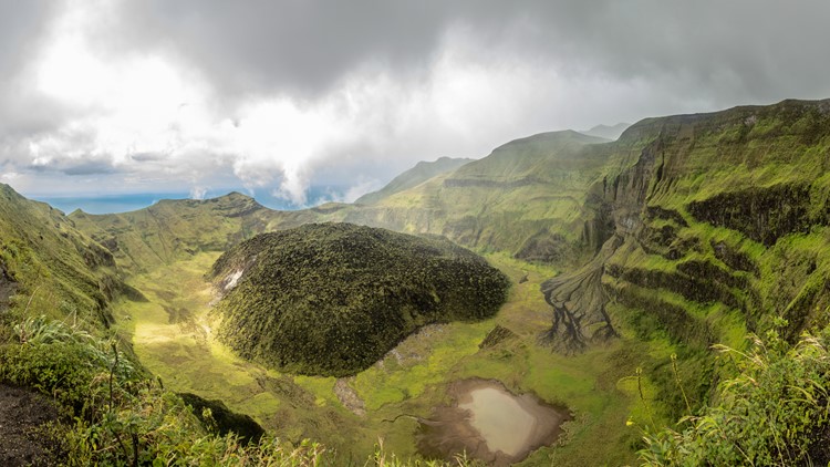 Cruise ships head to St. Vincent for evacuations as volcanic eruption seems imminent