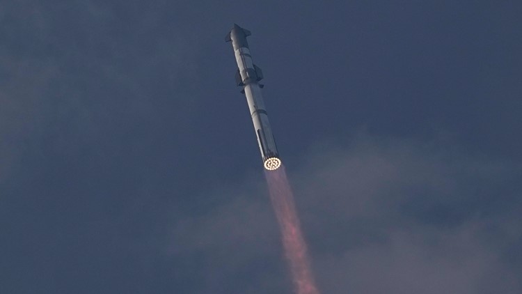 SpaceX comes close to completing test flight of mega rocket but loses spacecraft near end