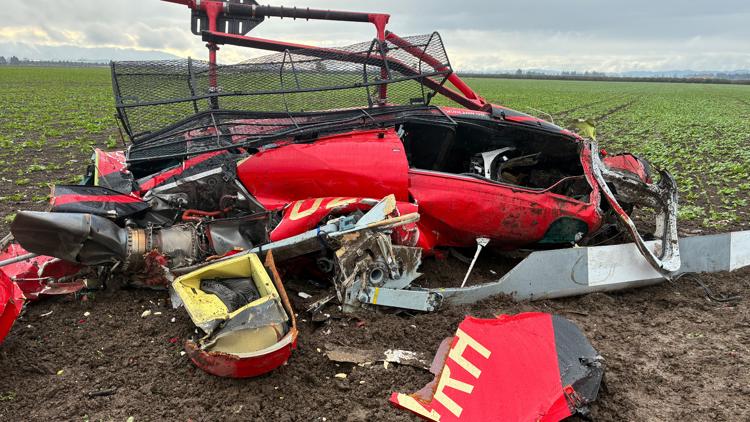 3 killed in helicopter collision that shut down part of an Oregon highway