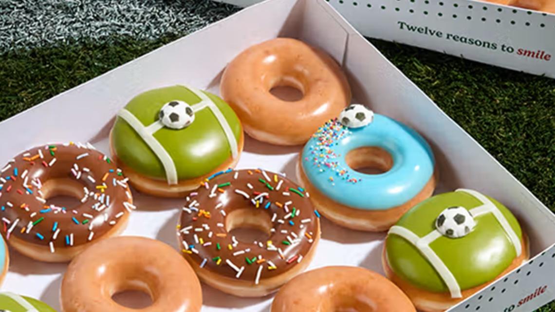 新品【クリスピー・クリーム・ドーナツ】入手困難　コレクション　サッカー　記念 Krispy Kreme celebrates start of World Cup with soccer donuts and