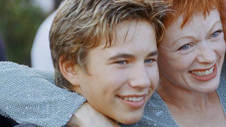 Jonathan Taylor Thomas reunites with TV family from 'Home Improvement' in rare photo