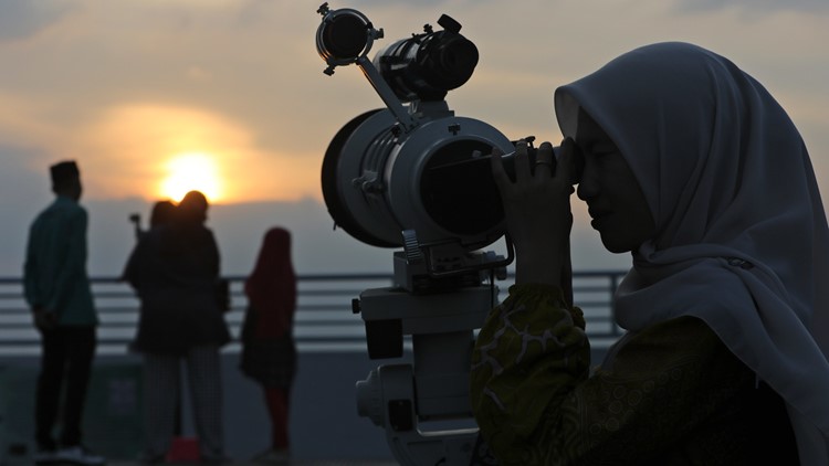 Muslims spot Ramadan crescent moon in Saudi Arabia, meaning month of fasting starts Monday for many