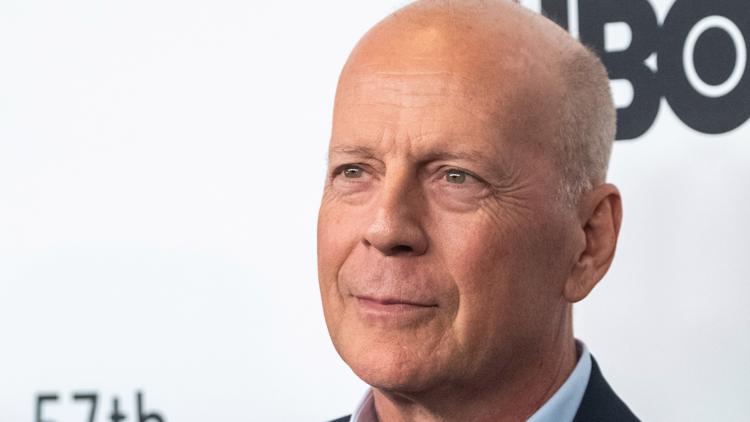 Bruce Willis thanks Los Angeles first responders in rare public outing