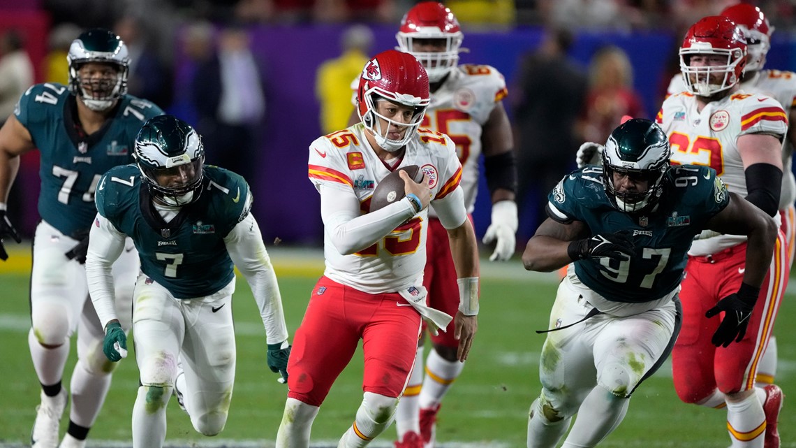 Philadelphia Eagles Trailing Kansas City Chiefs at Halftime, Jalen Hurts  Sacked Five Times - Sports Illustrated Philadelphia Eagles News, Analysis  and More
