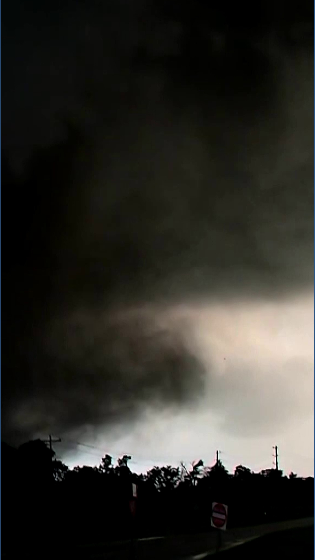 Violent tornado tears through Oklahoma town, damaging 40 homes but ...