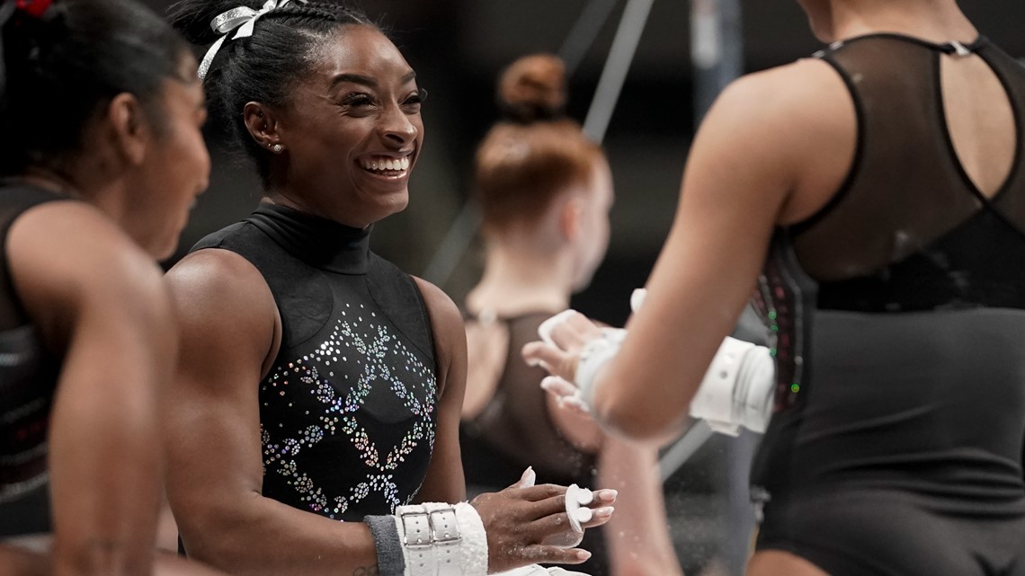 Simone Biles leads U.S. women to record 7th straight team title at