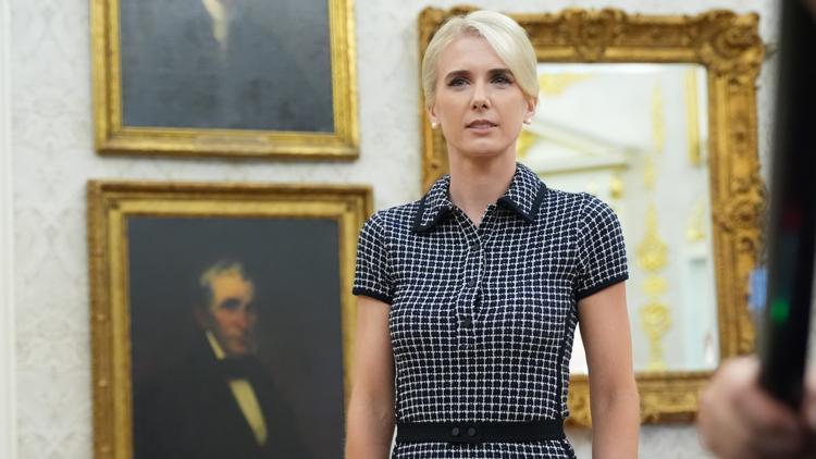 Trump gave $45K holiday cash gifts to three top aides