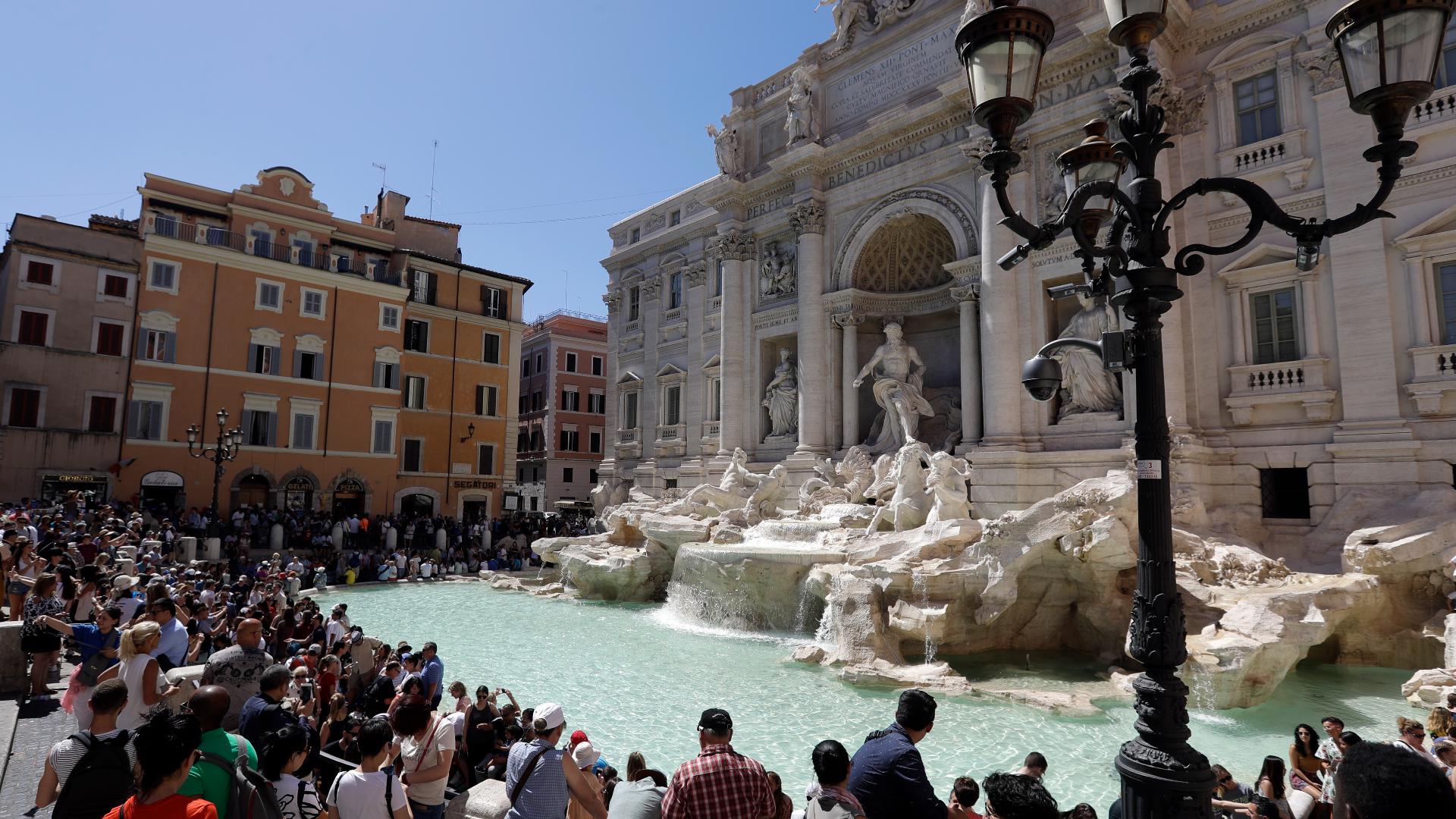 Rome's Trevi Fountain could soon require tourism fee | fox43.com