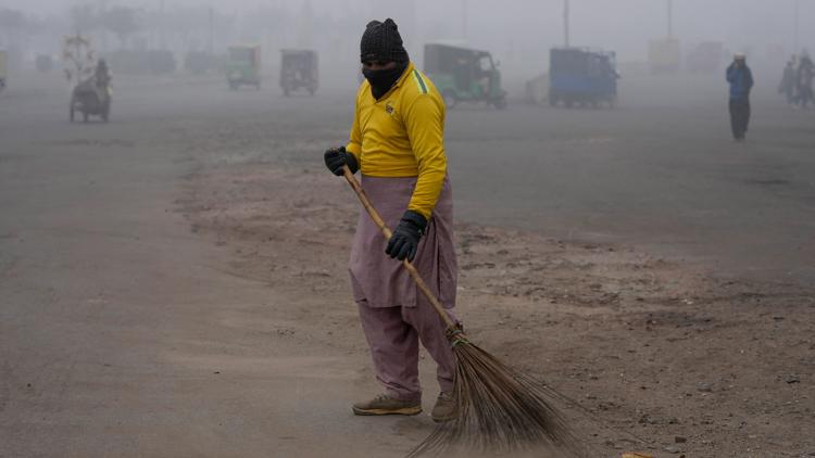 Majority of the world's population breathes dirty air, report says