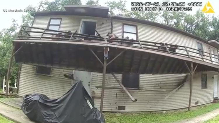 WATCH: Video shows deck collapsing as US Marshals serve warrant in Missouri