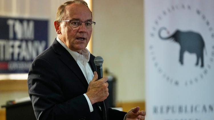 Wisconsin gubernatorial candidate swims to safety after plane makes emergency landing