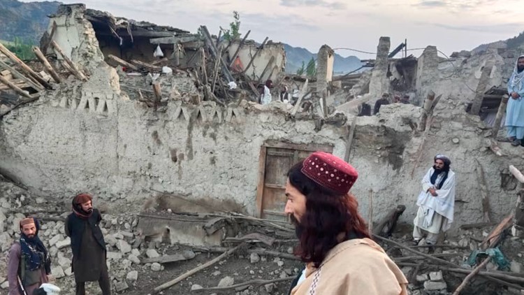 Afghanistan earthquake kills at least 920 people, official says Afghanistan earthquake kills at least 920 people, official says