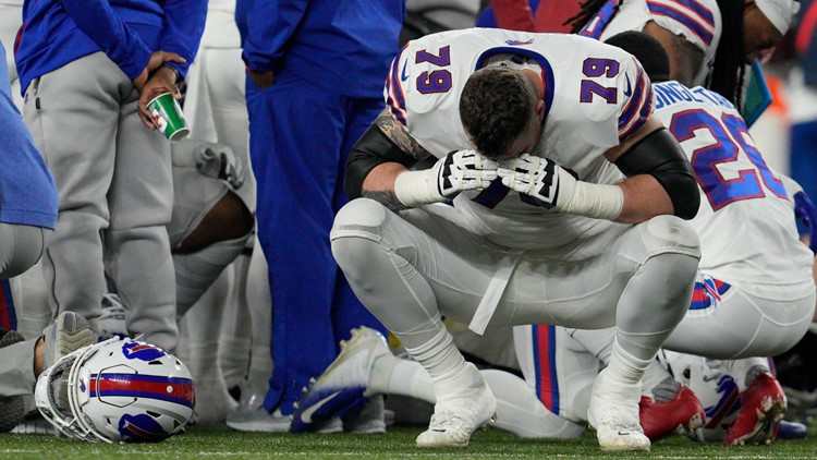 Fans, NFL respond after Bills' Hamlin collapses on field