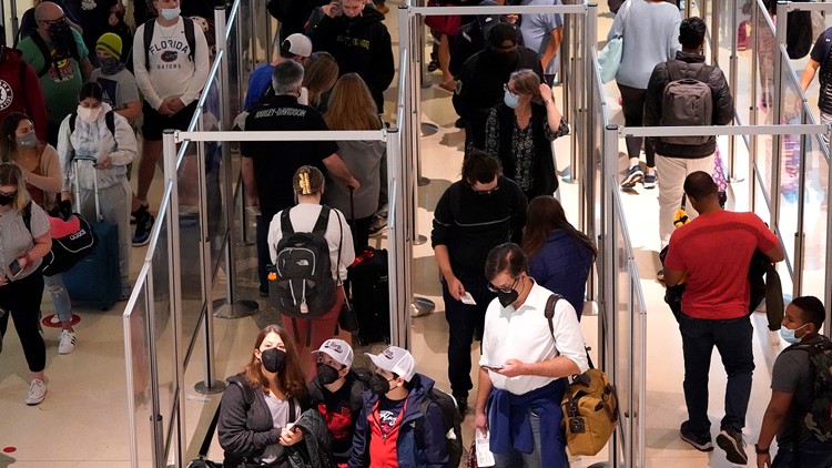 Another 2,500 US flights canceled Sunday