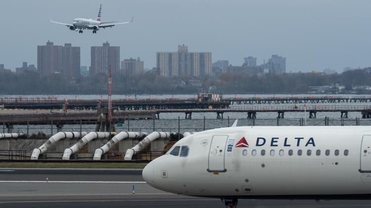 Boston-bound Delta flight makes emergency landing after smoke reported in cabin