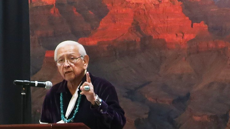Mantan Presiden Bangsa Navajo meninggal pada usia 85 tahun