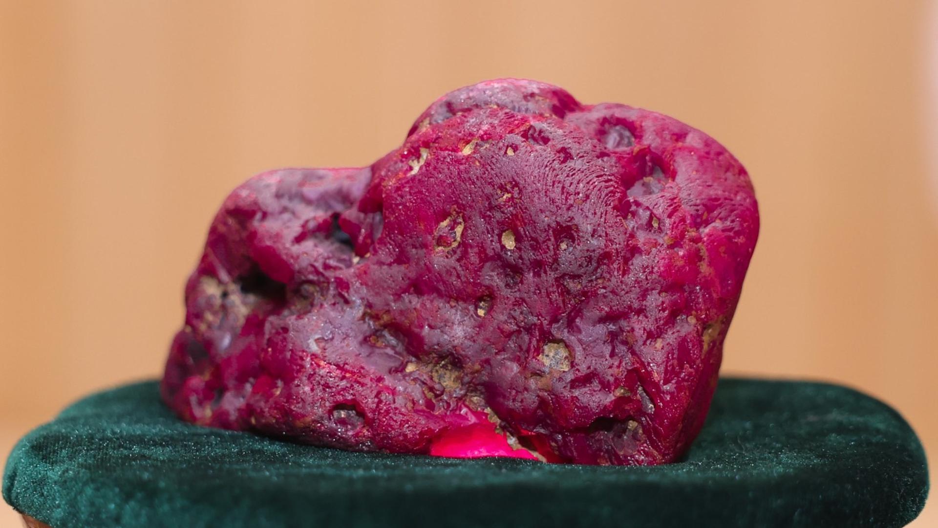 Massive 11,000-carat ruby discovered by miners in Myanmar | wqad.com