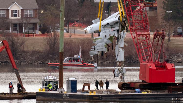 NTSB urges ban on some helicopter flights at Washington airport where 67 people died