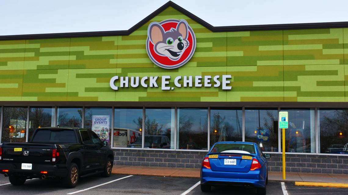 Man in Chuck E. Cheese suit charged with fraud, reports say ...