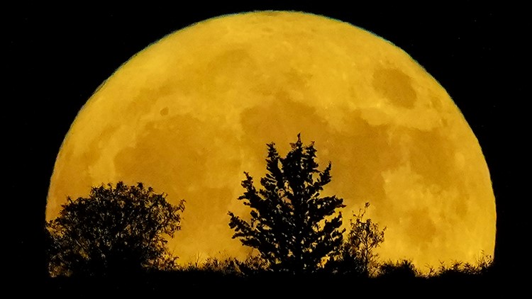 When Is The Next Full Moon 2nd August Supermoon Shines This Week 
