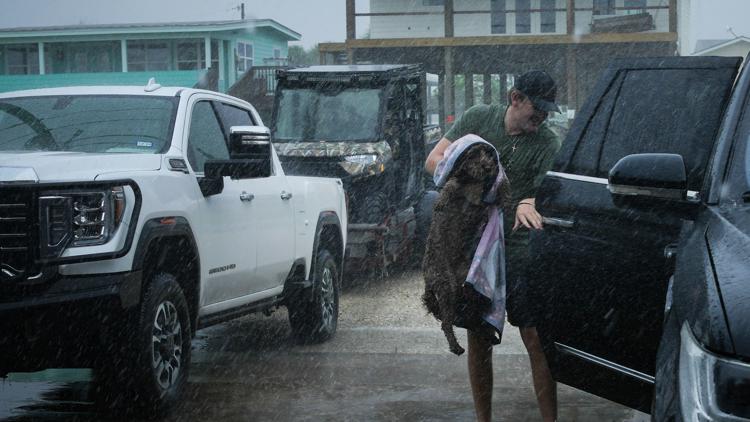 Beryl hits Texas as Cat 1 hurricane