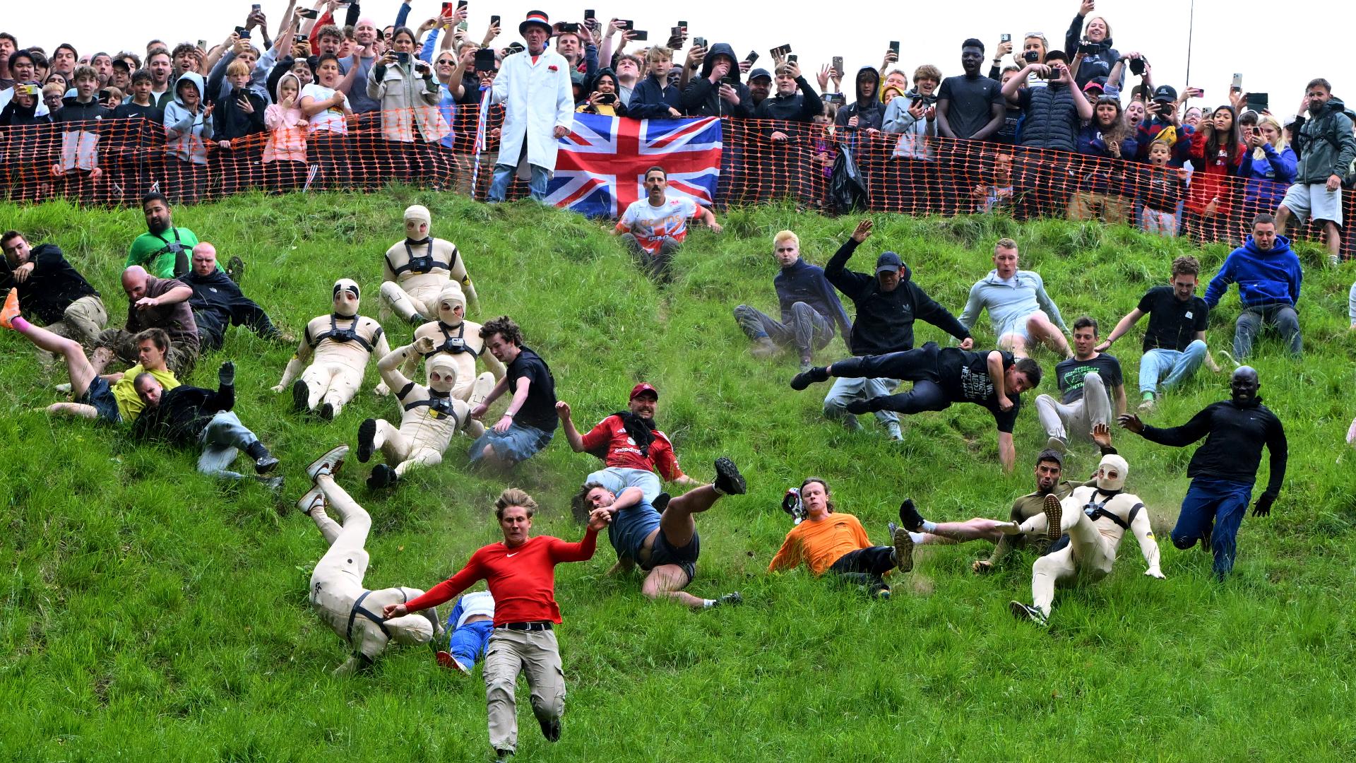 PHOTOS: Cooper’s Hill cheese-rolling race returns in 2025 | wthr.com