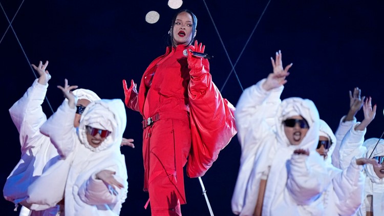 Rihanna's Super Bowl 2023 Halftime Show Outfit Included Many Layers — See  Photos
