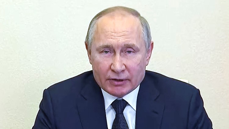 Putin sends warning to Russians who question his invasion of Ukraine