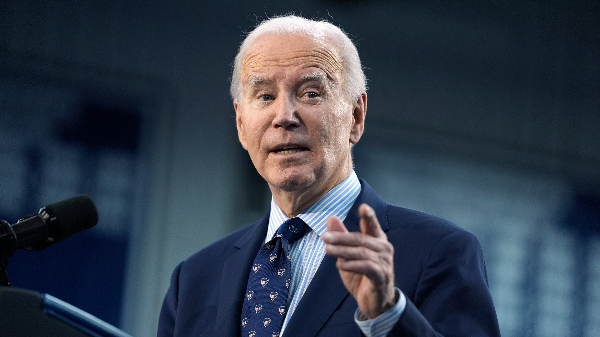 Biden touts new student loan forgiveness plan in Wisconsin | fox43.com