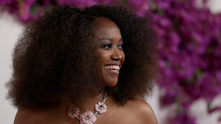 The Oscars carpet opens with strong metallics, reds and some Old Hollywood glam