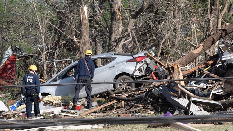 Tornado rips through Kansas, causes severe damage