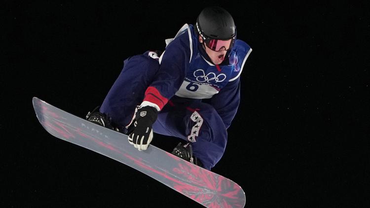 With a broken arm, USA's Ollie Martin competed in the snowboard big air final. Here's how he did.