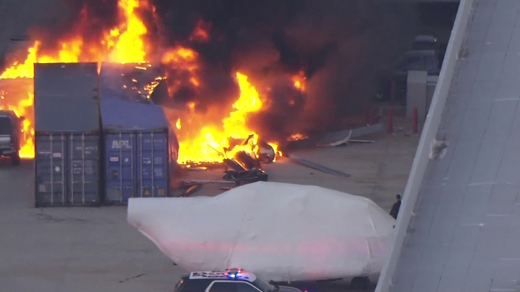 3 dead in news helicopter crash in Los Angeles