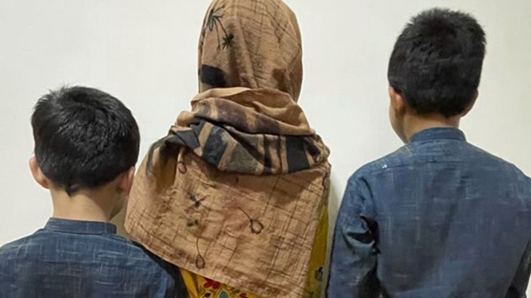 Fearful US residents in Afghanistan hiding out from Taliban