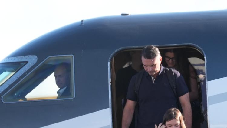 Defeated Brazilian presidential candidate Flávio Bolsonaro and his family land in Miami