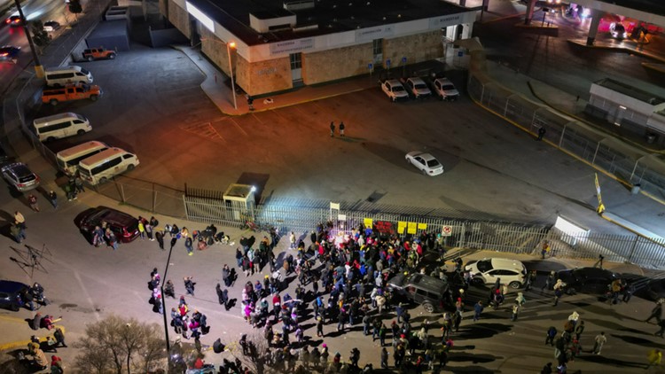 Mexican migration chief to be charged in fire but keep job