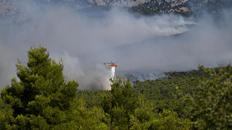 2 killed when firefighting helicopters collide near Athens as Europe’s wildfire crisis rages