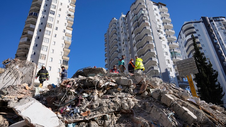 Turki selidiki 612 orang terkait runtuhnya bangunan akibat gempa