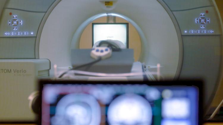 Man dies after chain necklace pulls him into MRI machine, wife recounts harrowing scene