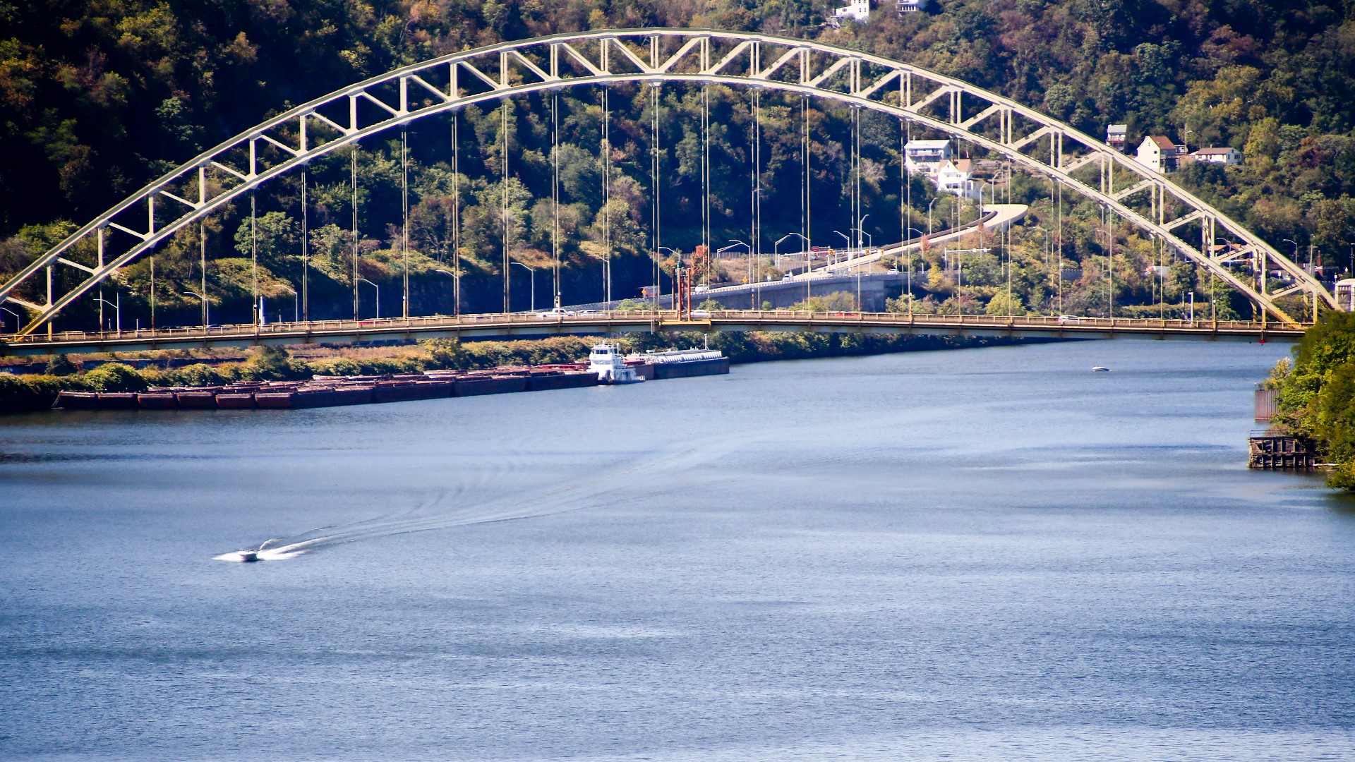 Pittsburgh closes bridges after 26 river barges break loose | wnep.com