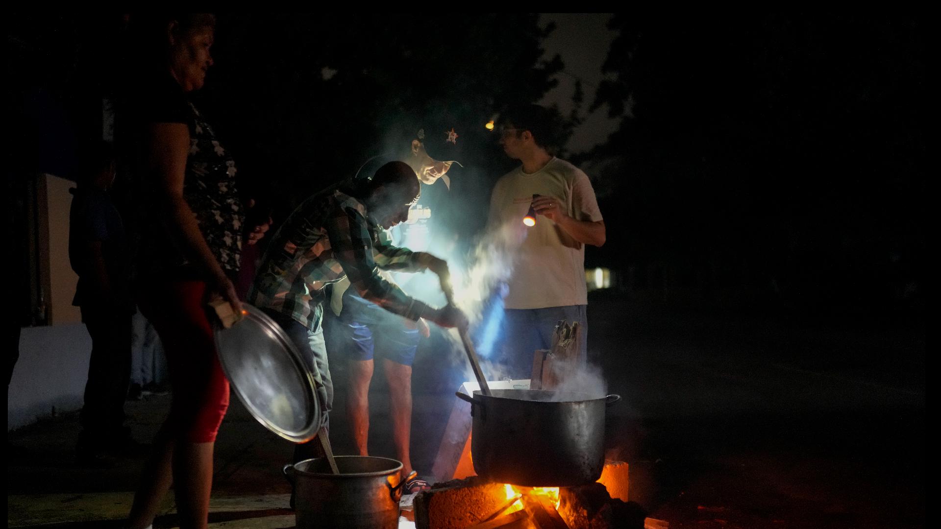 People resorted to cooking with improvised wood stoves on the streets before the food went bad in refrigerators.