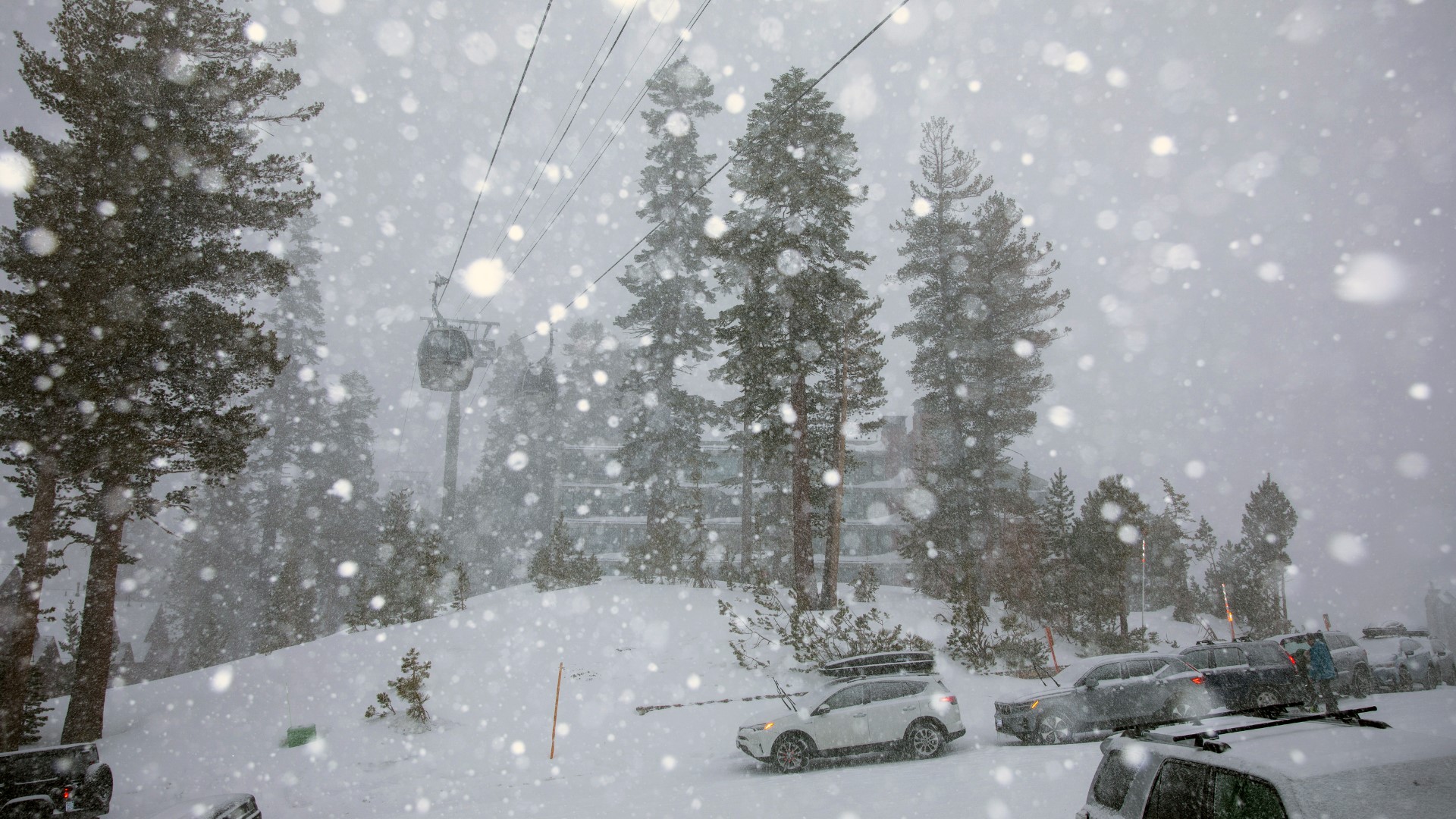 Powerful blizzard hits California and Nevada | 10tv.com