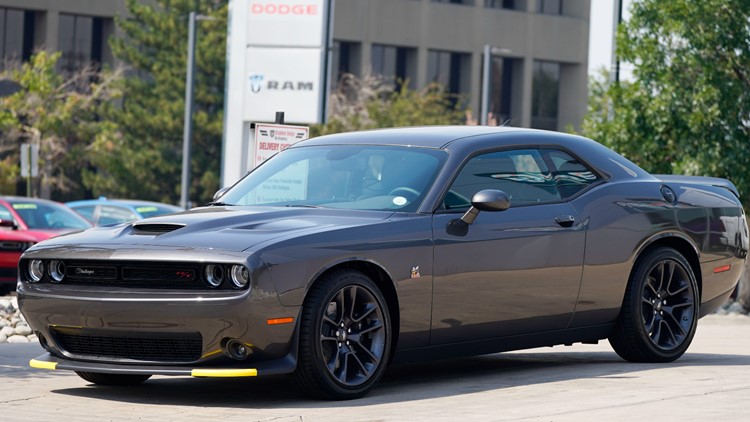 Dodge to discontinue gas-powered Challenger and Charger, will release special edition models