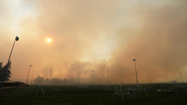 Fast-moving, aggressive wildfire in eastern Washington forces thousands to flee