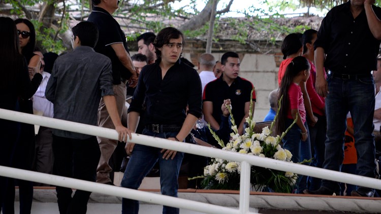 Mexican singer Juli&aacute;n Figueroa dies at 27