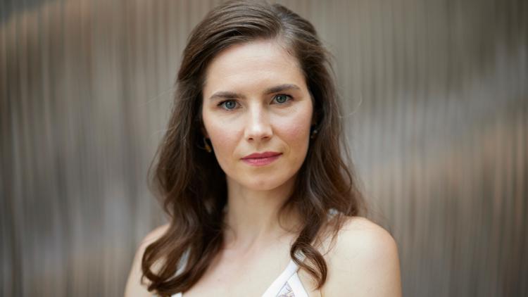 Amanda Knox defends her comedy show at Edinburgh festival as honoring her murdered former roommate