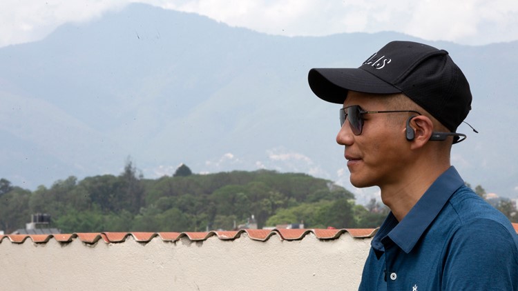 Chinese climber becomes 1st blind Asian to scale Everest